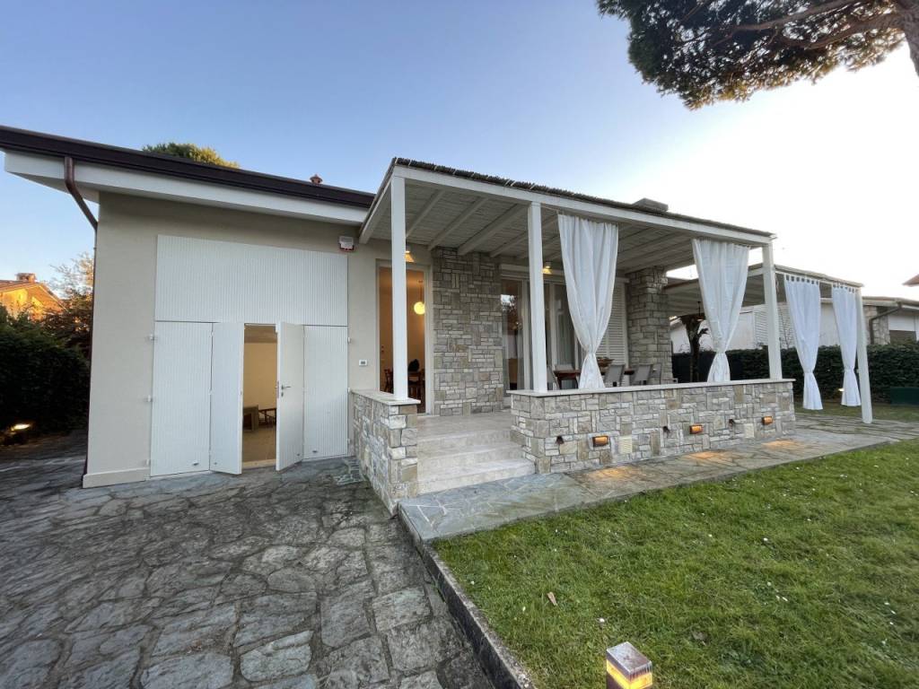 Villa unifamiliare via palestro 38, pietrasanta