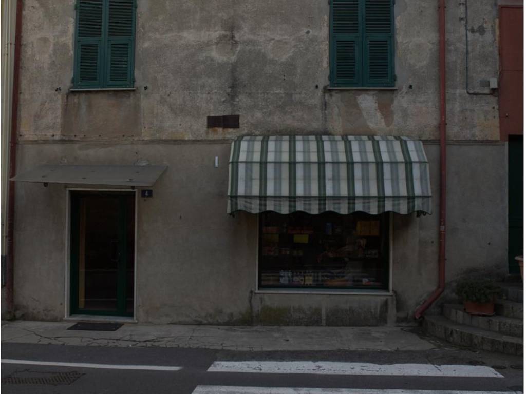 Locale commerciale via parasio 4, centro, varazze
