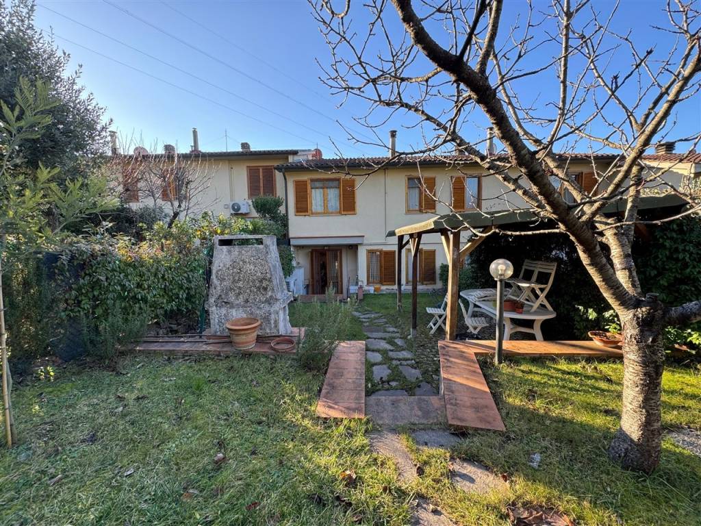 Vendita Terratetto unifamiliare Lastra a Signa. Ottimo stato, posto auto,  con terrazza, riscaldamento autonomo, 166 m², rif. 117559137