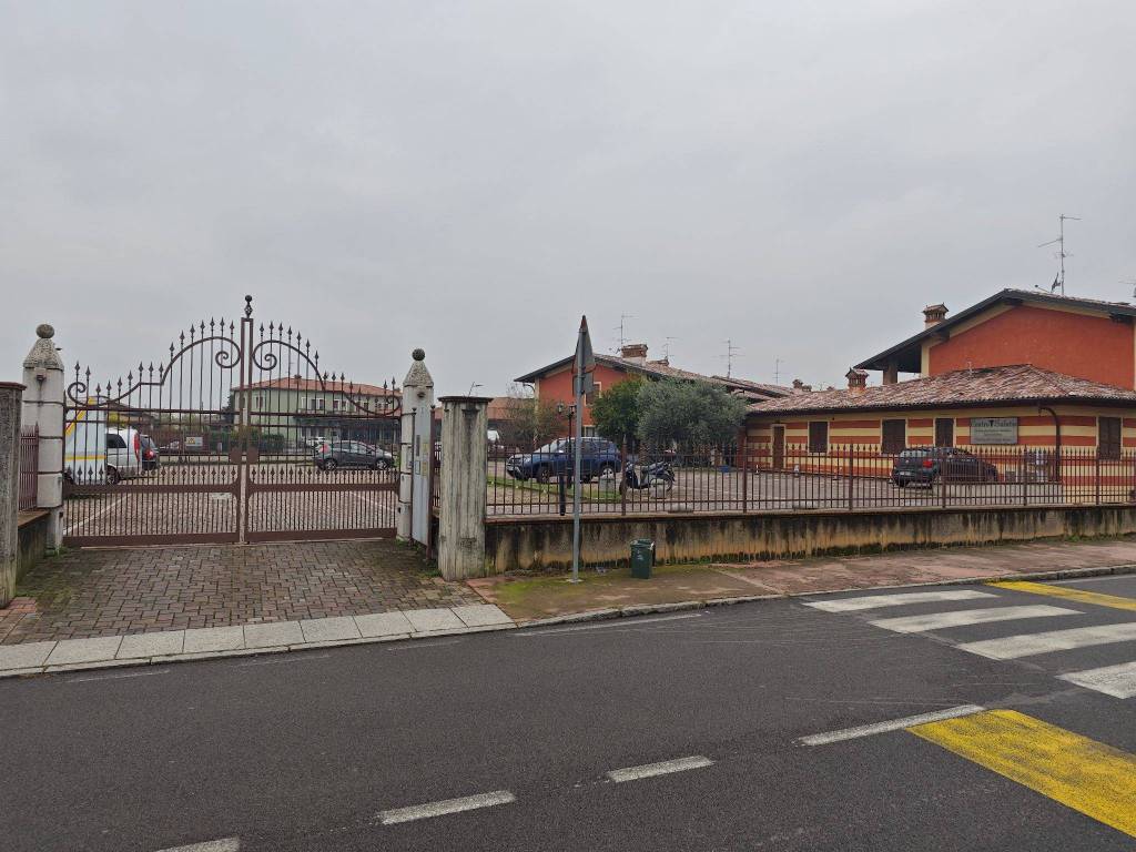 Posto auto - moto via padana superiore 96, ospitaletto