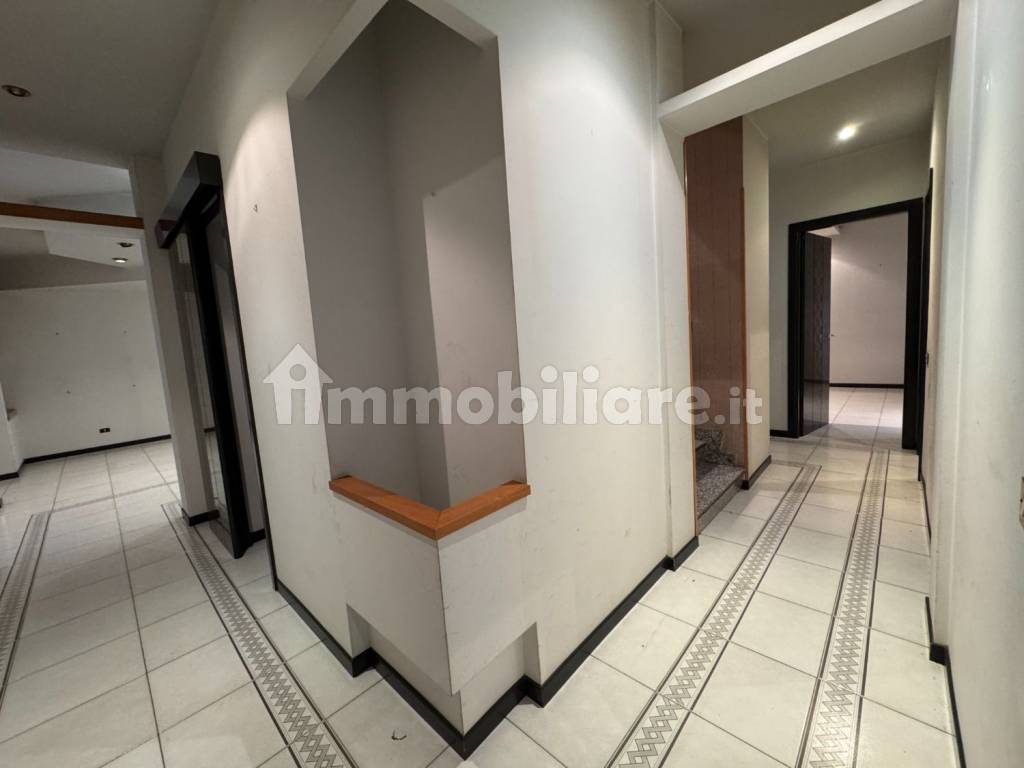 Affitto Appartamento in via di Morena, 119. Ciampino. Buono stato, posto  auto, con terrazza, riscaldamento autonomo, rif. 117606351