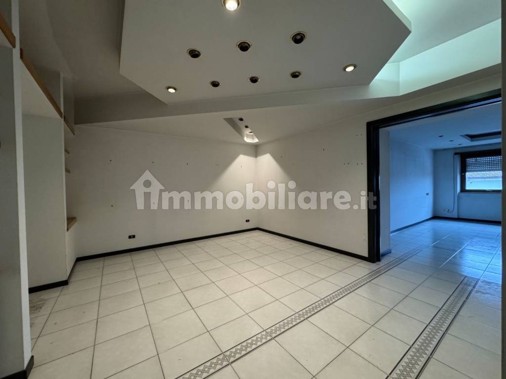 Affitto Appartamento in via di Morena, 119. Ciampino. Buono stato, posto  auto, con terrazza, riscaldamento autonomo, rif. 117606351