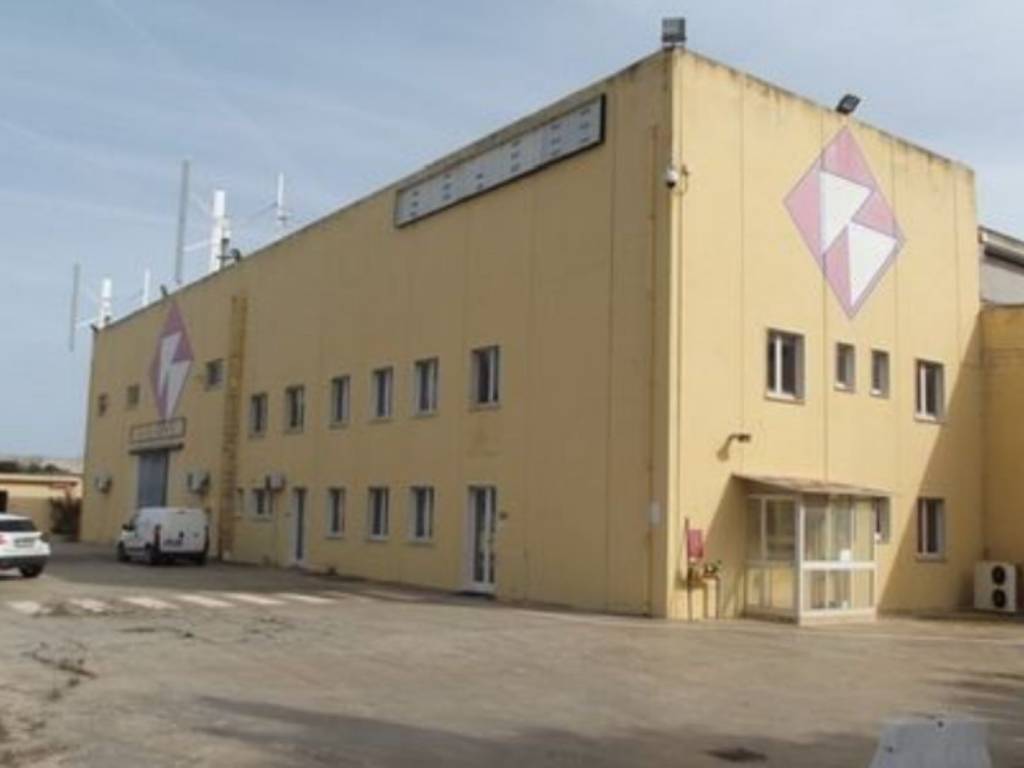 Capannone all'asta zona industriale, porto torres