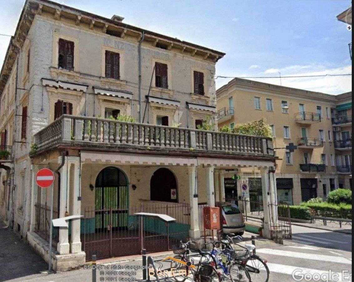 Palazzo - Edificio in vendita a Verona