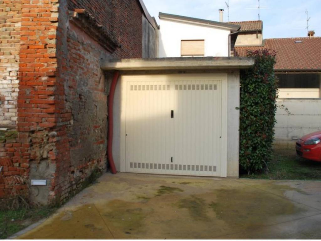 Garage - box all'asta via regina della scala, soncino