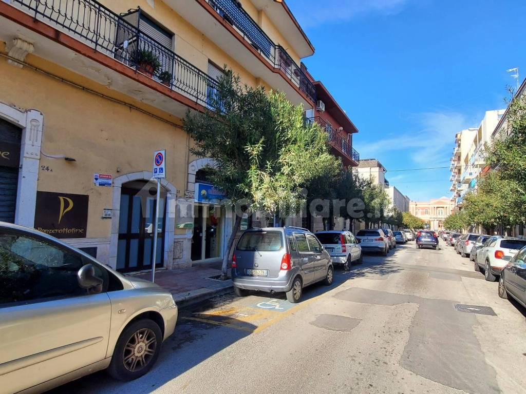 locale-commerciale-via-roma-22-triggiano-rif-117759883-immobiliare-it