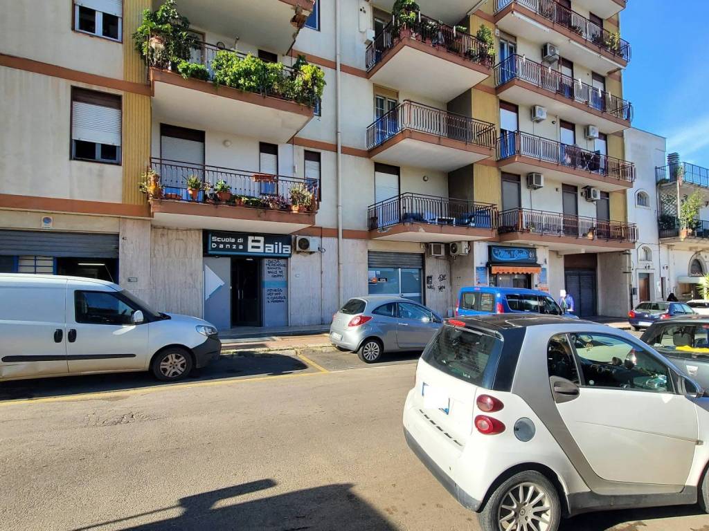 Locale commerciale via john fitzgerald kennedy 40, triggiano