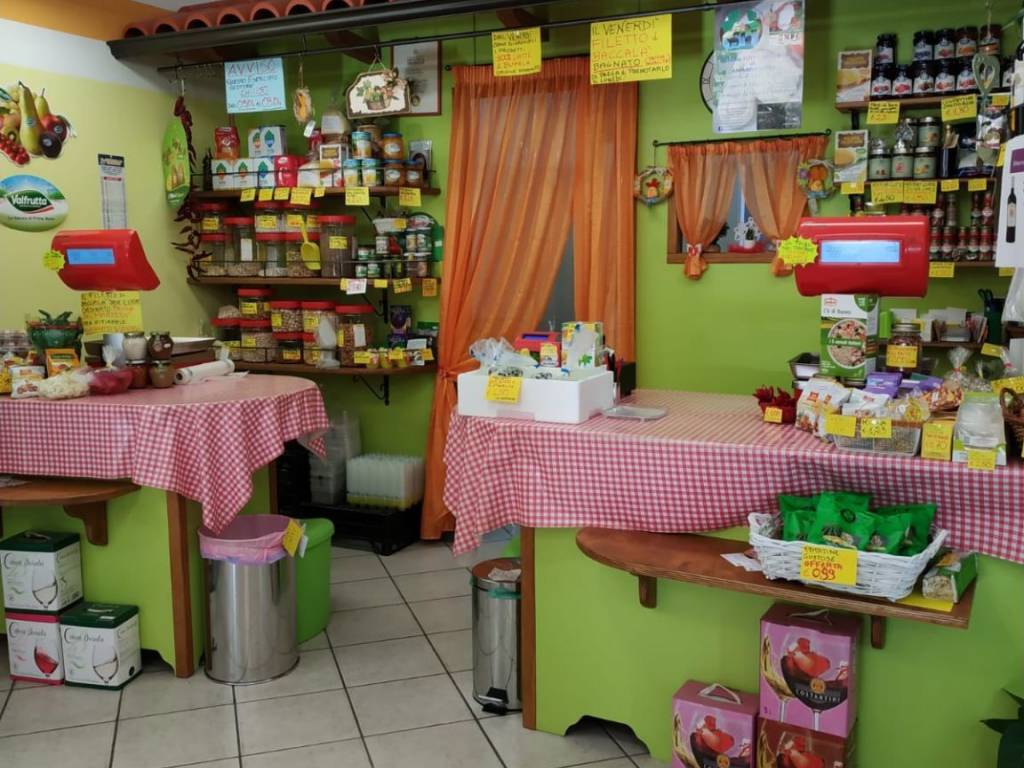 Attività commerciale via rio sparto 80, tirino, pescara