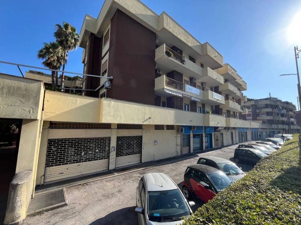 Locale commerciale viale richard wagner, 69, arbostella - arechi, salerno