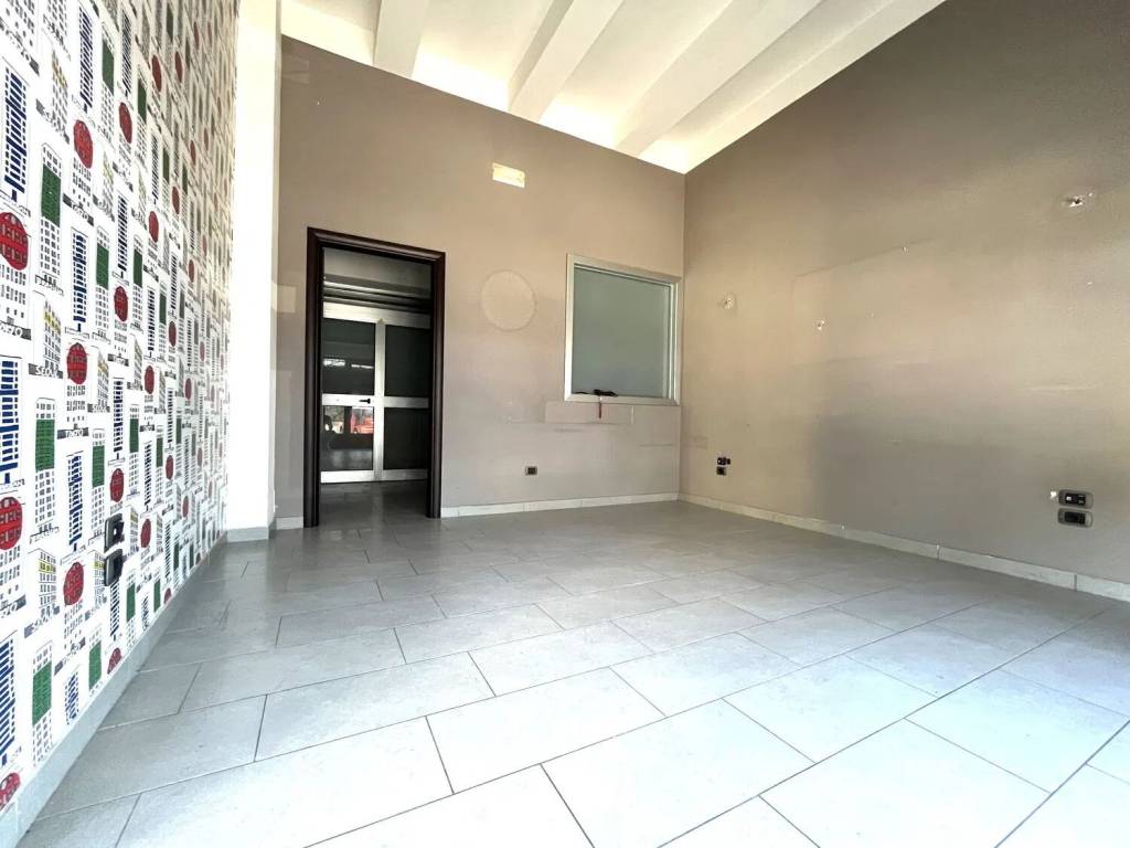 Locale commerciale viale richard wagner, 69, arbostella - arechi, salerno