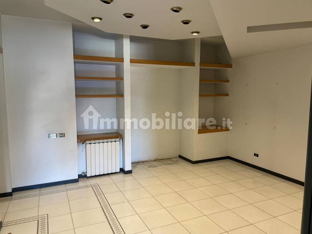 Affitto Appartamento in via di Morena, 119. Ciampino. Ottimo stato, su più  livelli, con terrazza, riscaldamento autonomo, rif. 117807609