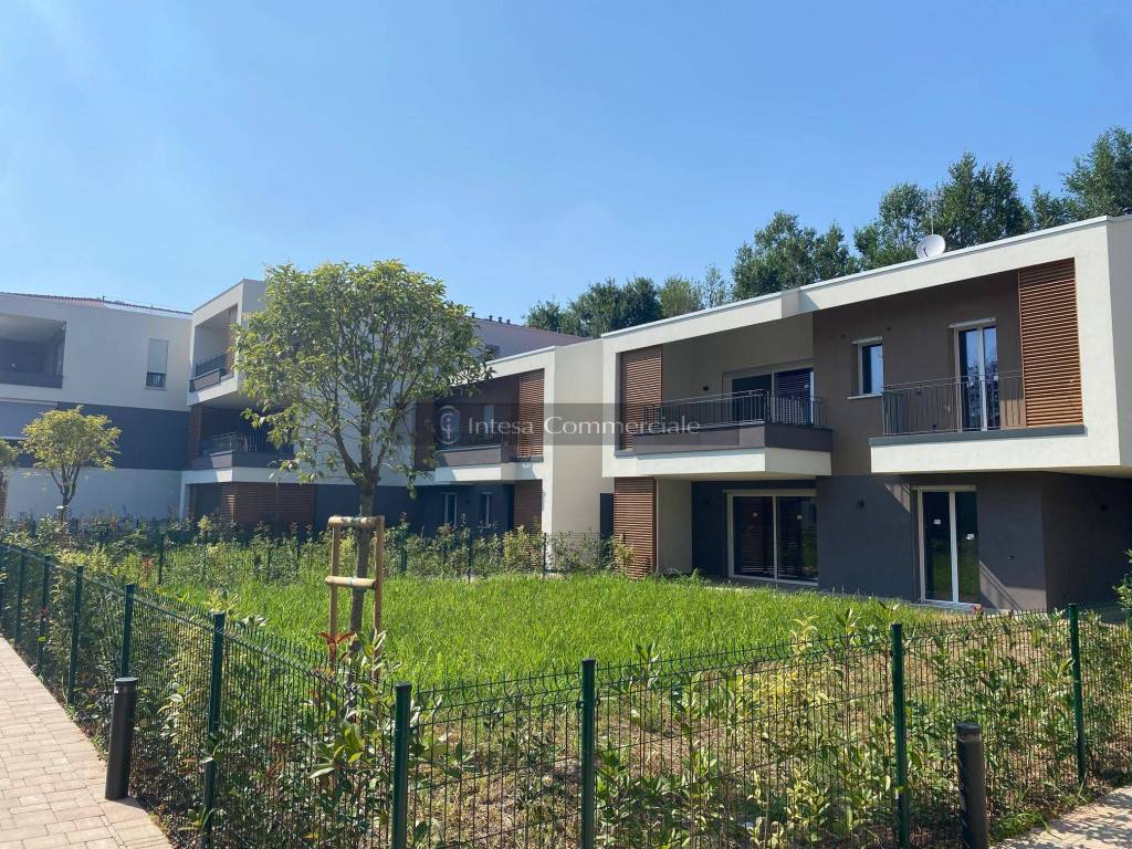 Trilocale via borghini / taramelli, centro, collebeato