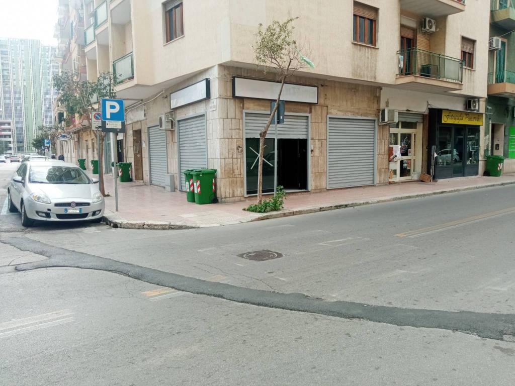 Locale commerciale via cesare battisti 204b, tre carrare, taranto