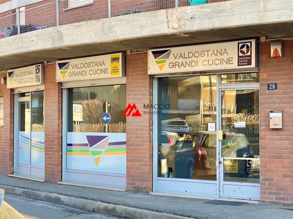 Locale commerciale via parigi, 29, centro, aosta