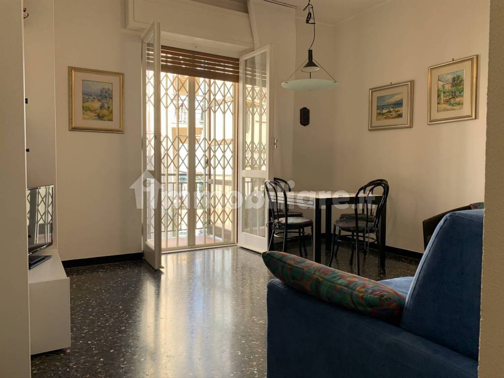 Affitto Appartamento Noli. Trilocale in via 4 novembre. Ottimo stato, posto  auto, con balcone, riscaldamento autonomo, rif. 117863573