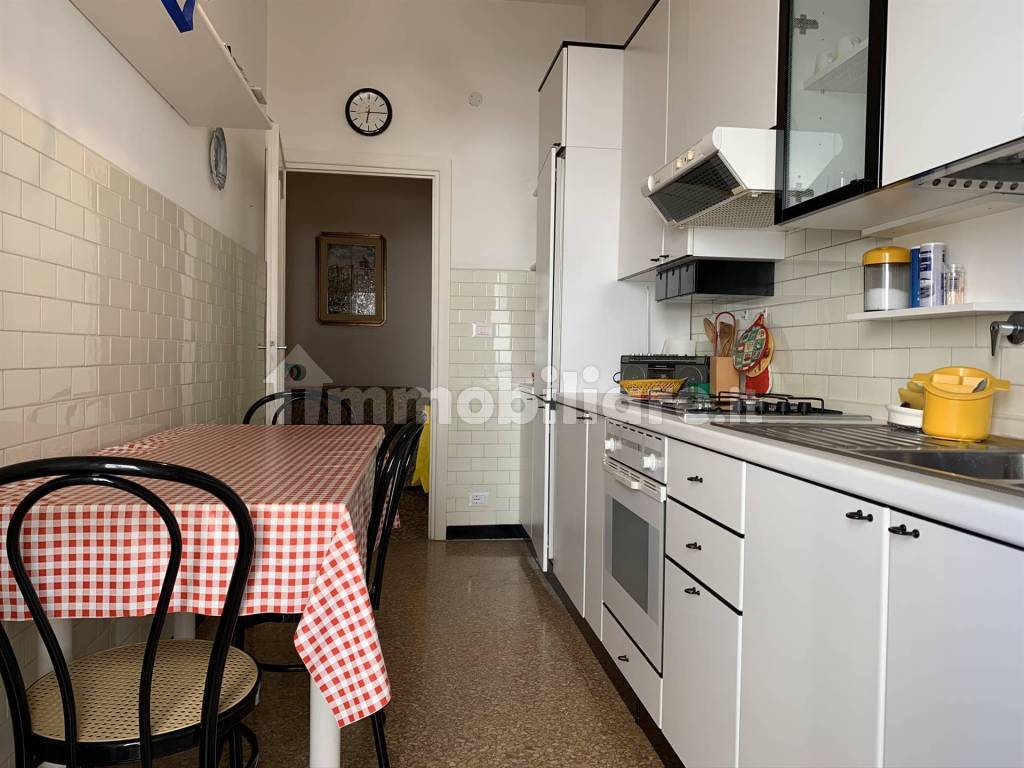 Affitto Appartamento Noli. Trilocale in via 4 novembre. Ottimo stato, posto  auto, con balcone, riscaldamento autonomo, rif. 117863573