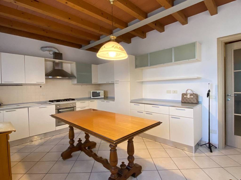 Villa a schiera piazzale mercato 5, centro, montechiarugolo
