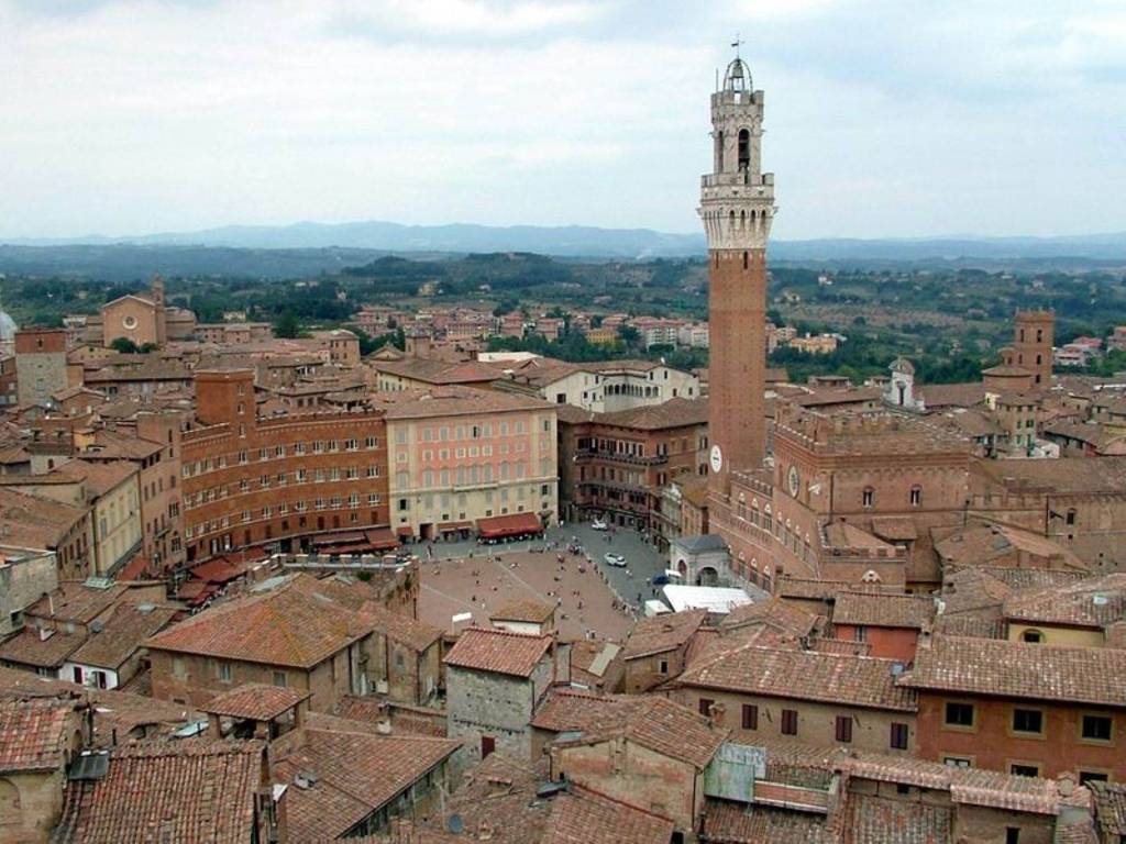 Locale commerciale, piazza del campo - duprè, siena
