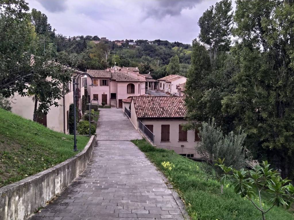 Trilocale via fratelli cervi 5, centro, montegridolfo