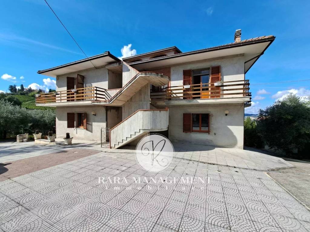 Terratetto unifamiliare 388 m², da ristrutturare, centro, ripatransone