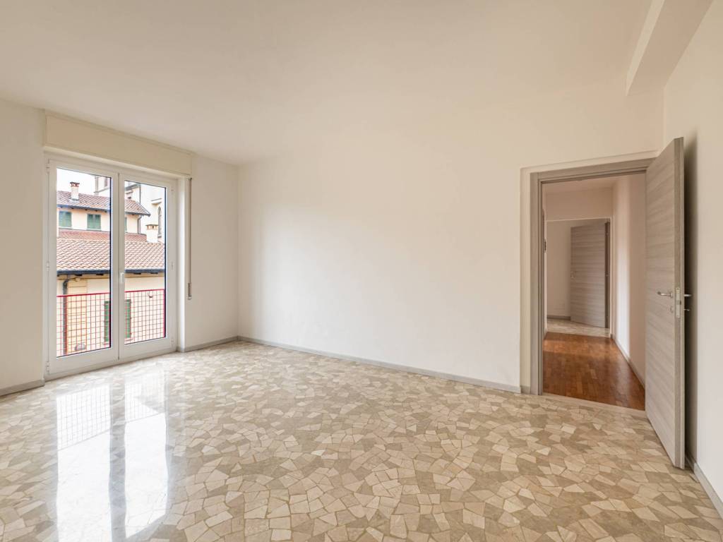 Vendita Appartamento Cantù. Quadrilocale in via Eugenio Corbetta ...