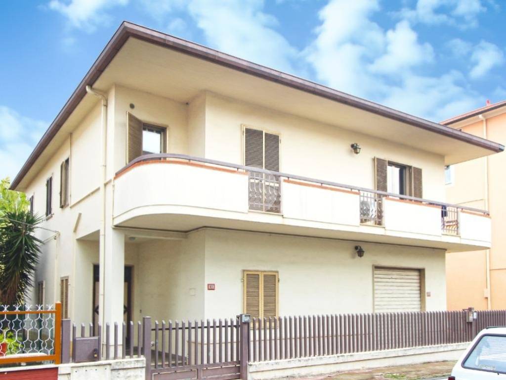 Quadrilocale via giuseppe garibaldi 61, centro, alba adriatica