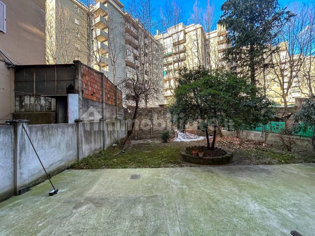 Vendita Appartamento Trieste. Trilocale in via Antonio Baiamonti 4. Buono  stato, piano terra, riscaldamento autonomo, rif. 118033249