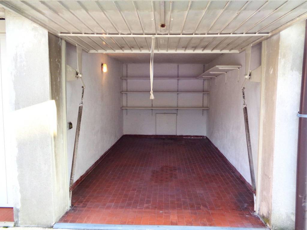 Garage - box via monte grappa 7, centro, bernareggio
