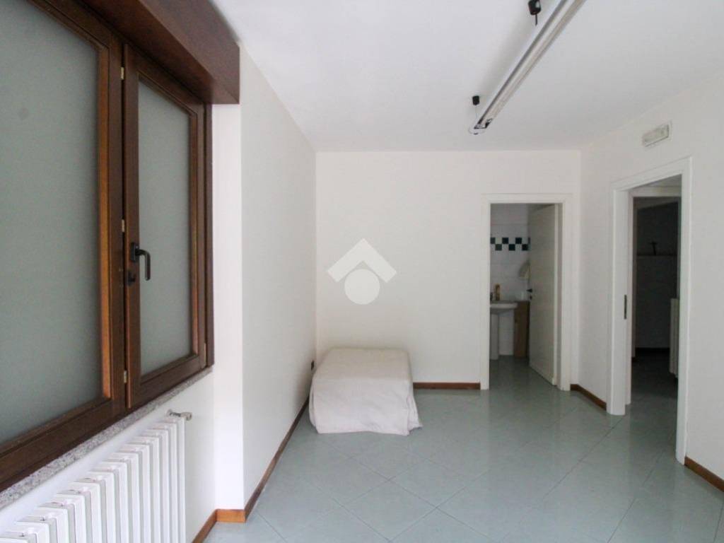 Ufficio - studio via cimarosa 72, osio sotto