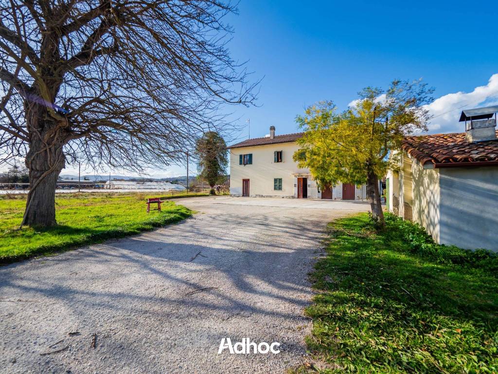 Vendita Appartamento Colli al Metauro. Quadrilocale in via Sacca. Buono  stato, primo piano, con terrazza, riscaldamento autonomo, rif. 118105907