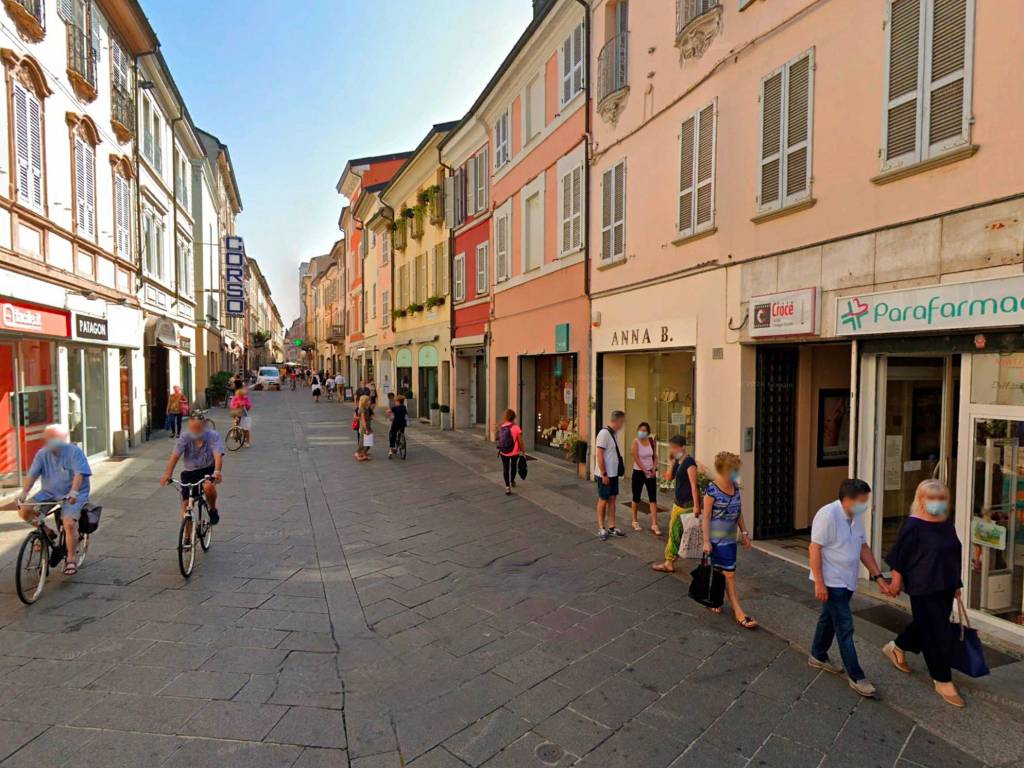 Locale commerciale corso vittorio emanuele ii 110, centro storico, piacenza