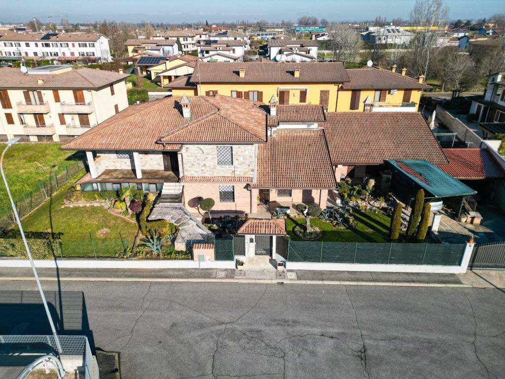 Villa unifamiliare via cristoforo colombo 2/d, asola