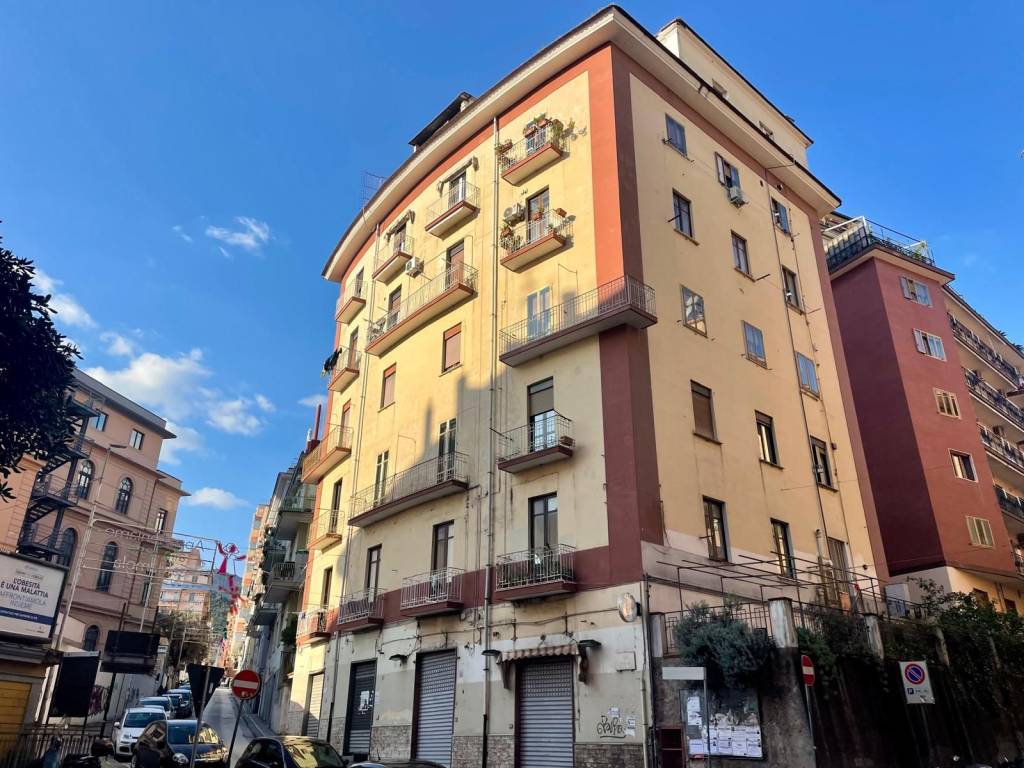 Trilocale via pio xi 10, centro, salerno