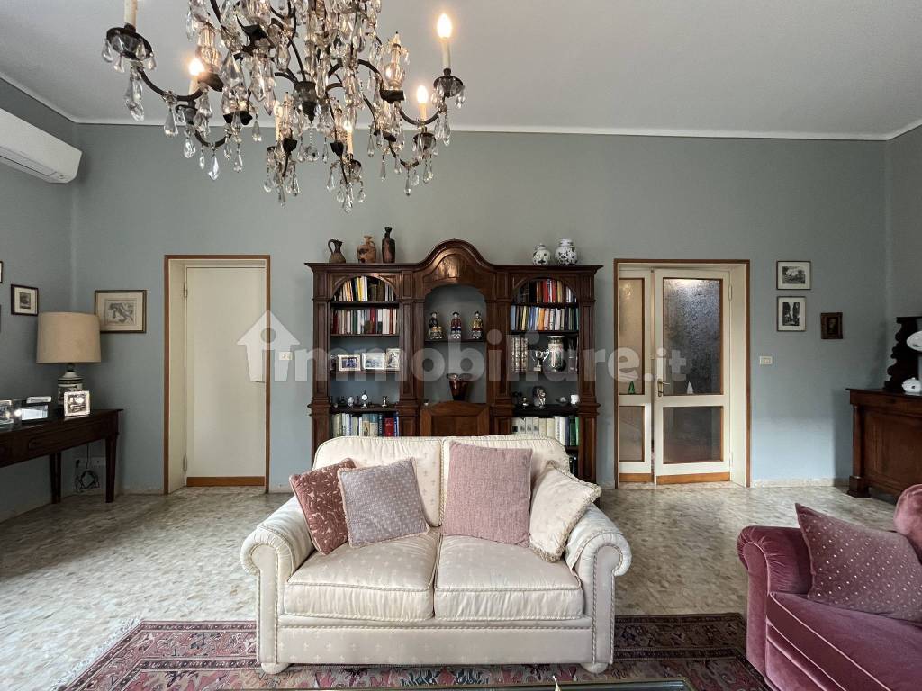 Salone
