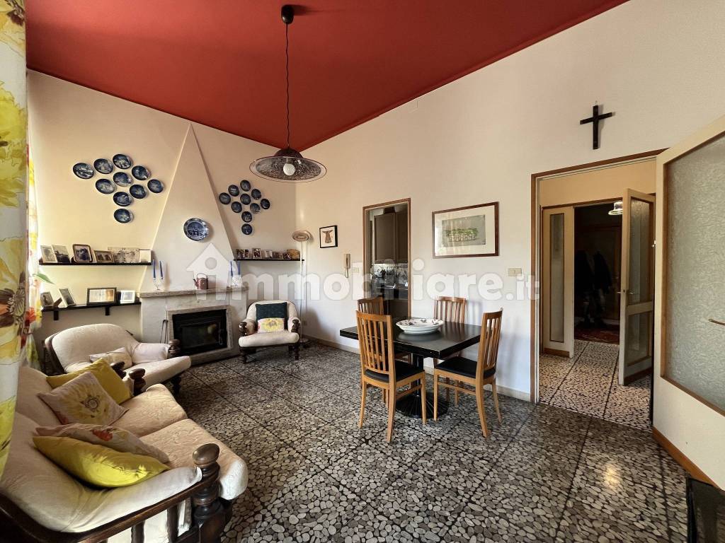 Salone