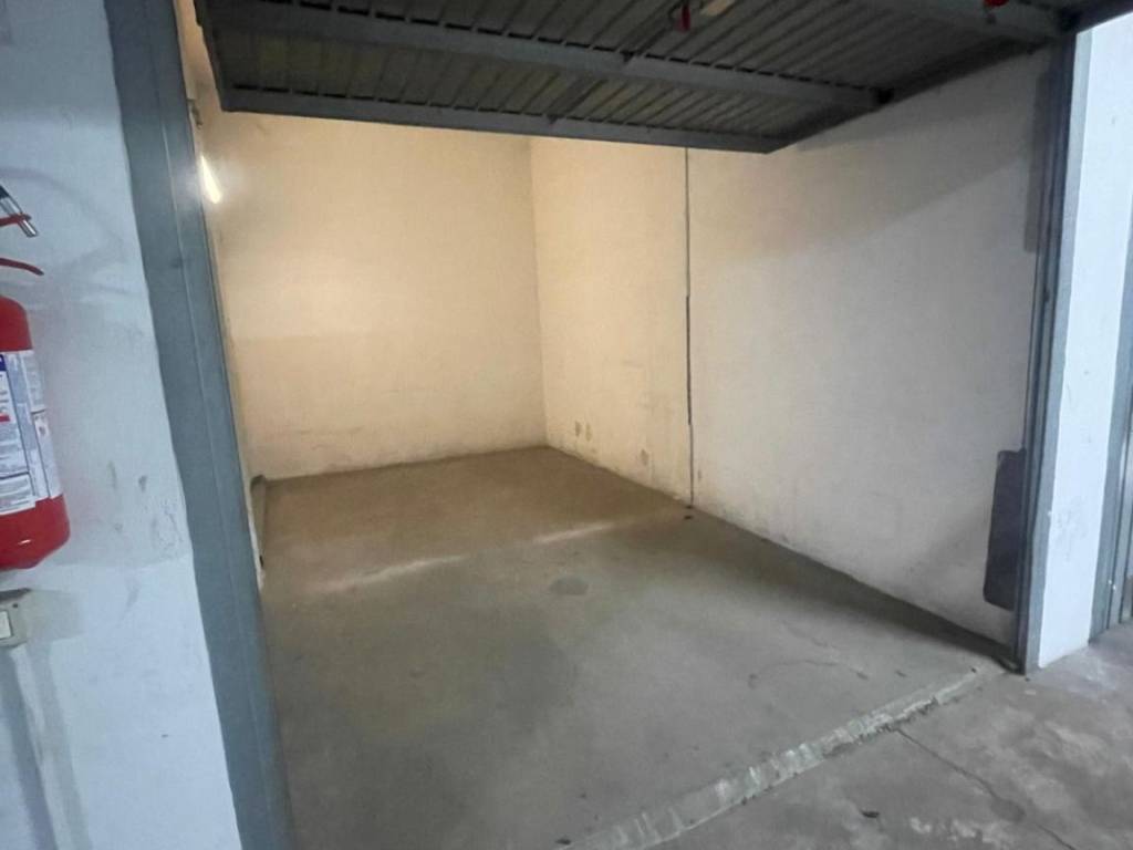 Garage - box via privata grugnola 31, rondinella - stazione, sesto san giovanni