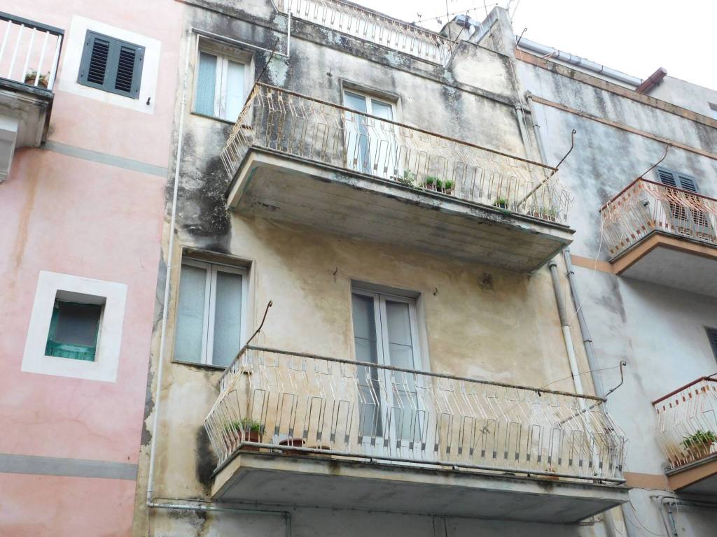 Terratetto unifamiliare via gianbattista odierna, centro, ragusa