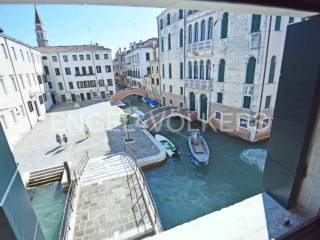 2-room flat Campo Santa Giustina, San Francesco della Vigna, Venice