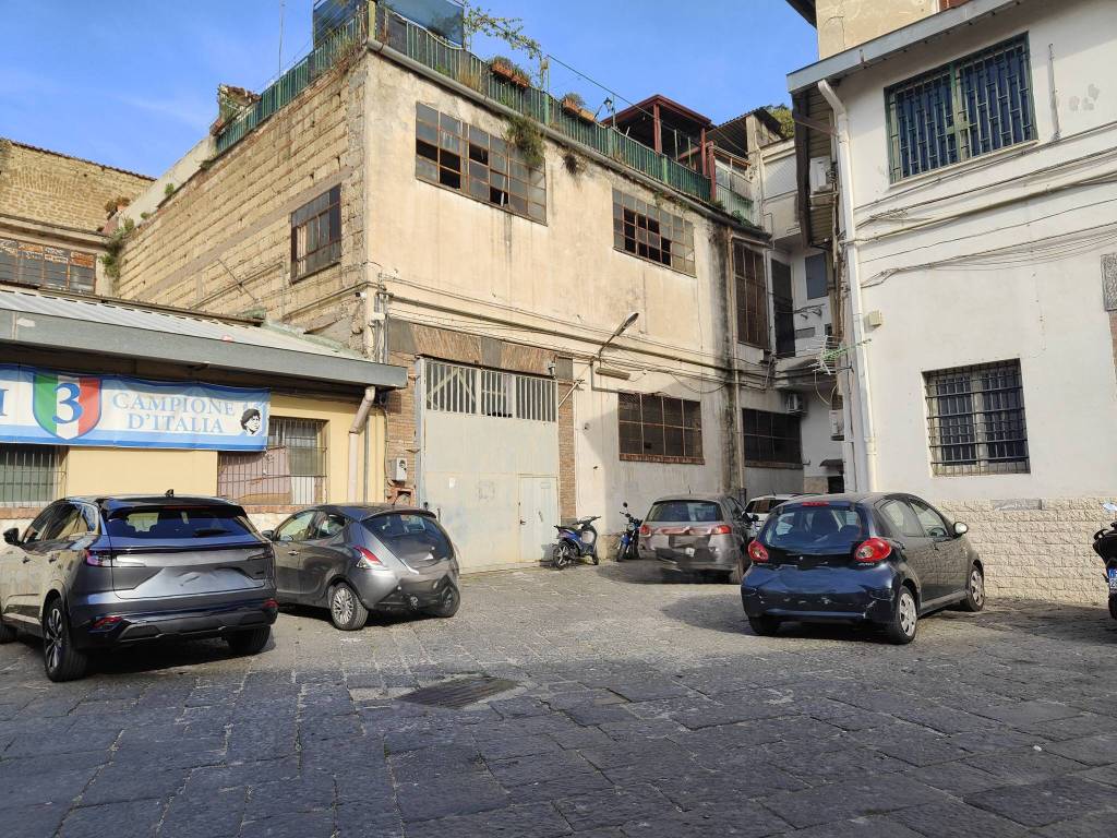 Magazzino - deposito via san giovanni de matha, poggioreale, napoli