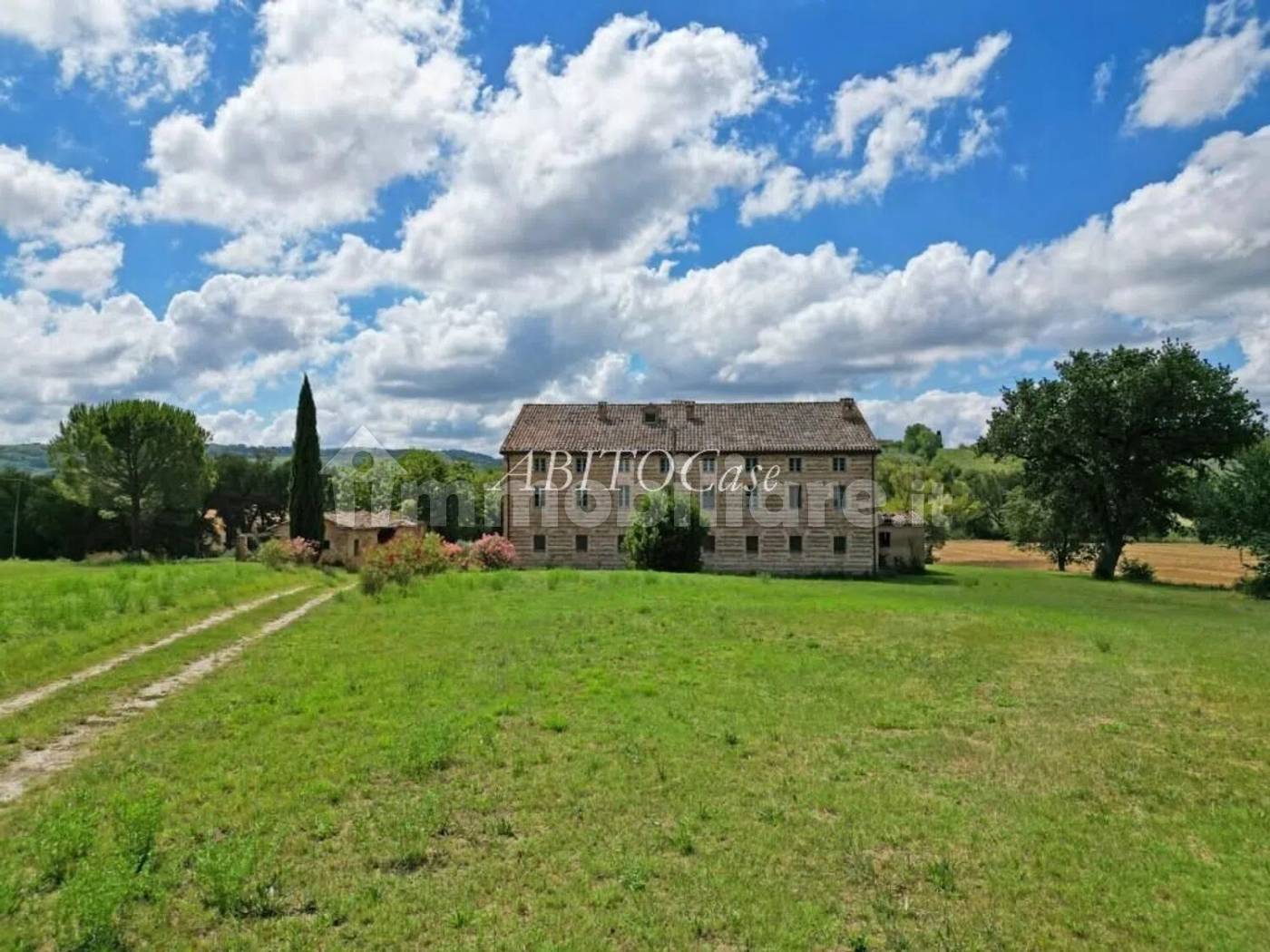 Villa in vendita a Serra de' Conti