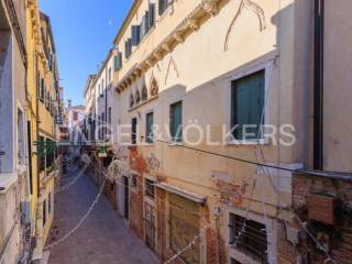 3-room flat Campo Santa Giustina, San Francesco della Vigna, Venice