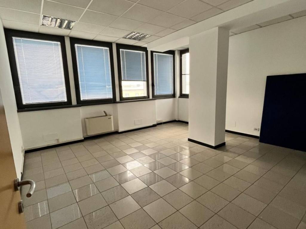 Ufficio - studio viale dell'industria 17, caponago