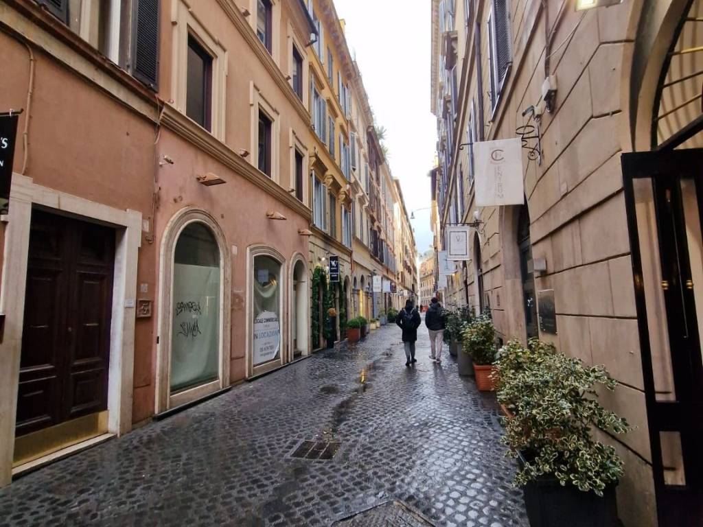 Via Vittora Rome Negozio di abbigliamento via Vittoria, Roma, Rif. 118423253 ...