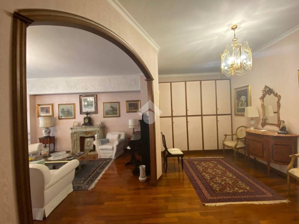 Quadrilocale via Enea 87, Furio Camillo, Roma