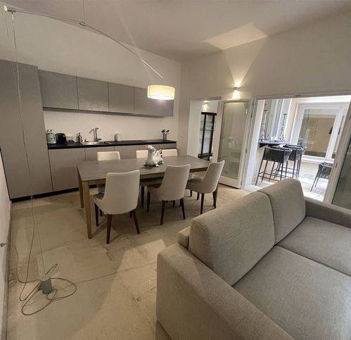 Bilocale via giovanni aurispa 143, centro, noto