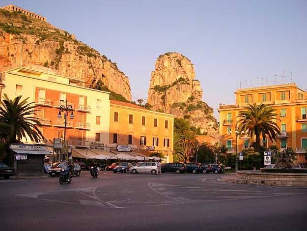 Attività commerciale piazza della repubblica, centro, terracina