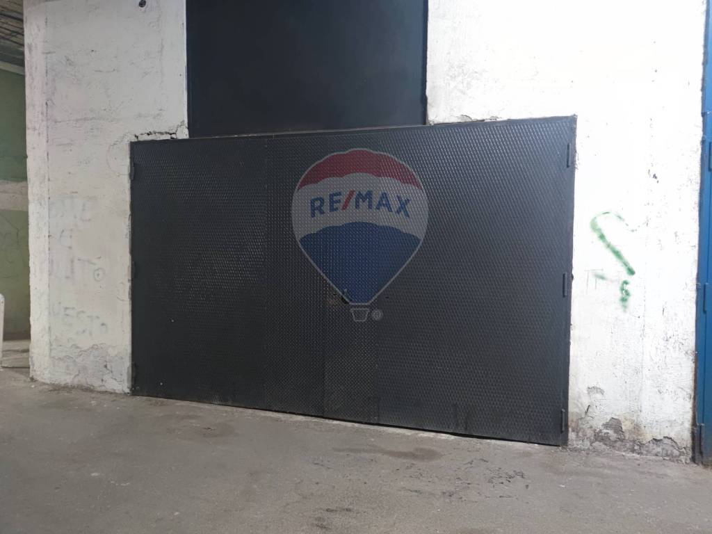 Garage - box via nicola nicolini 68, ponti rossi, napoli