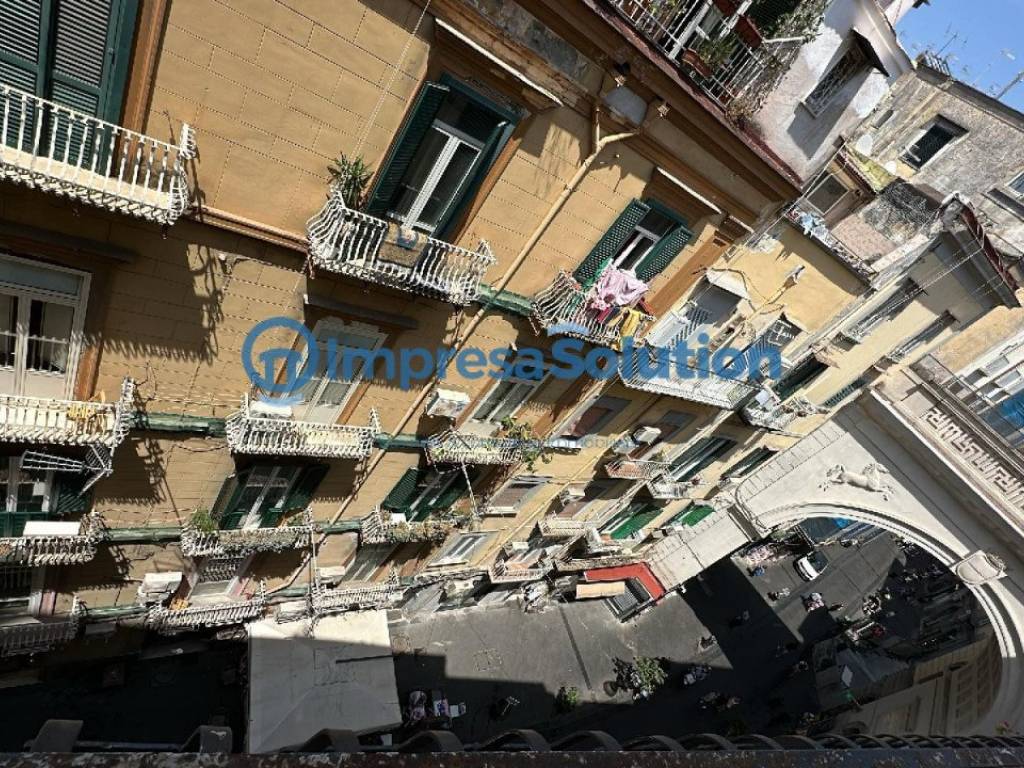 Stanza singola via chiaia, napoli