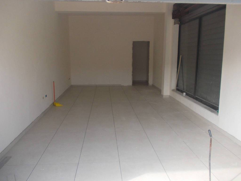 Locale commerciale via john fitzgerald kennedy 34, quarto