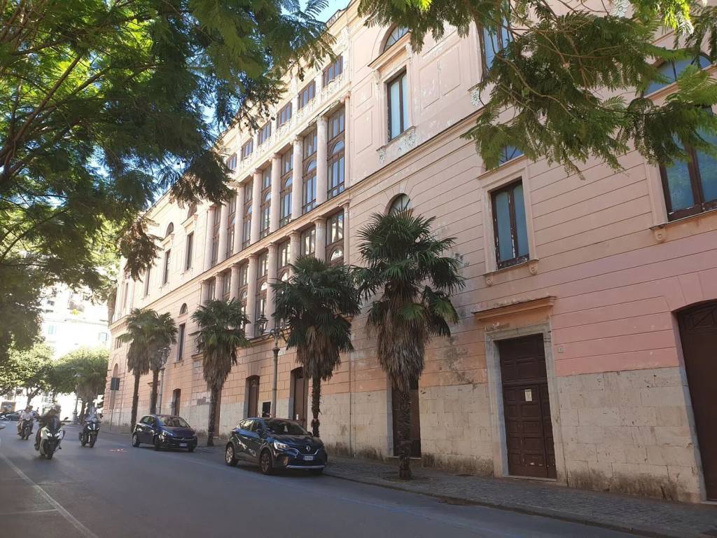 Locale commerciale via san teresa san c., centro storico - teatro verdi, salerno